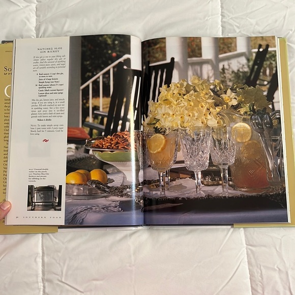 Lee Bailey’s Southern Food & Plantation Houses Book - Picture 6 of 7